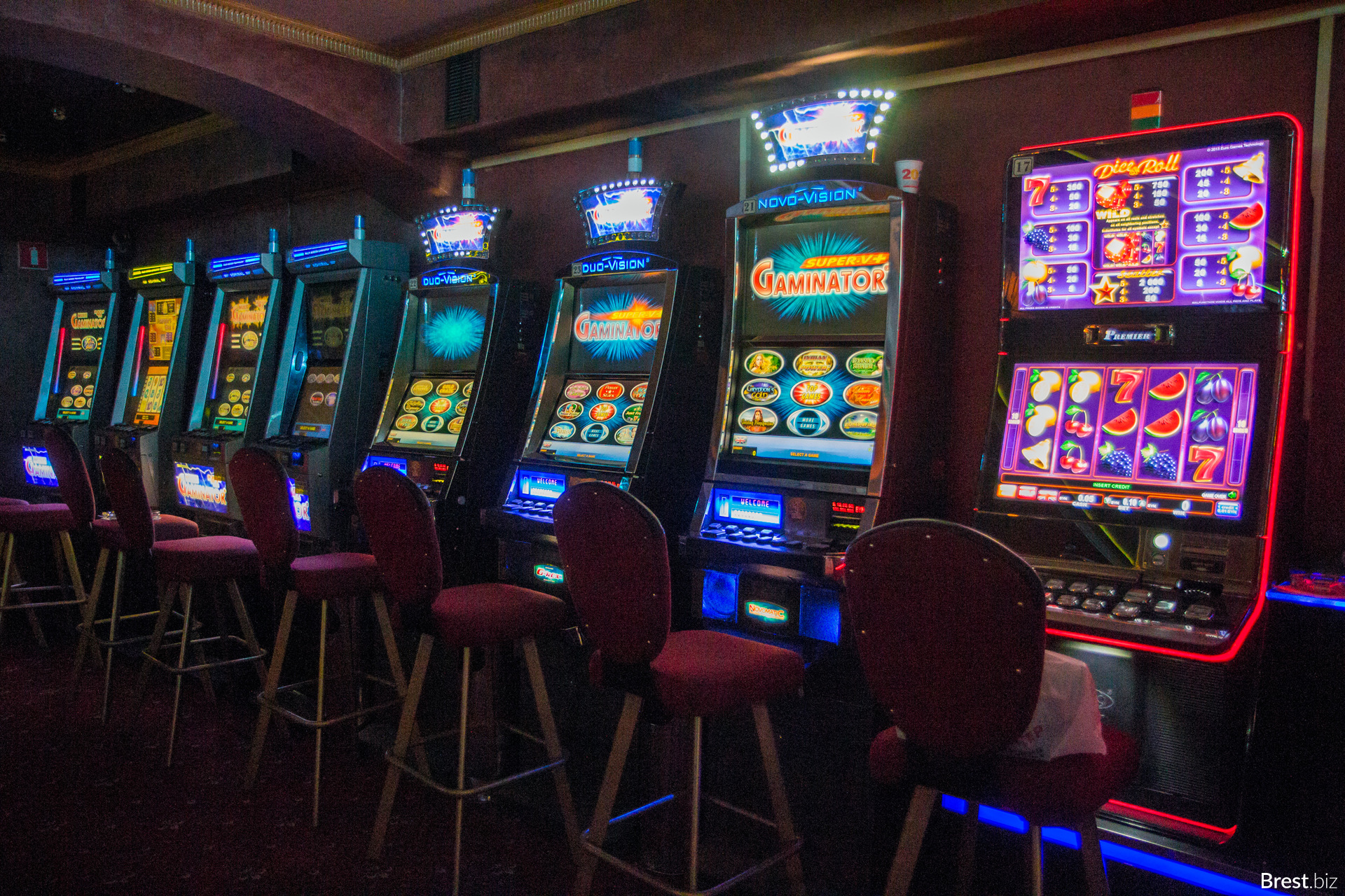 2012 залы игровые автоматы москва казино golden palace отзывы